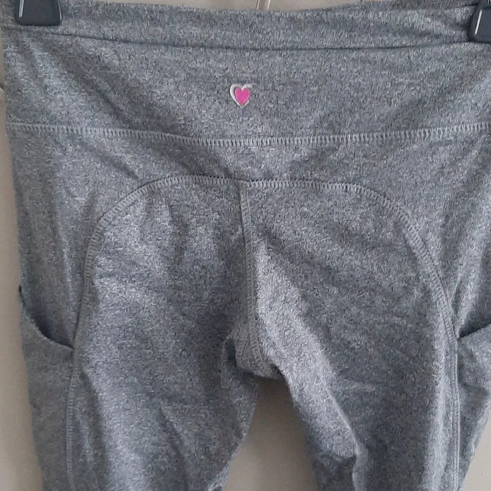 Gray ruffle leggings